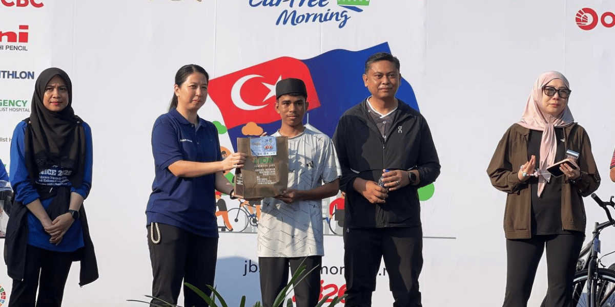 Southern Lion Promotes Oral Health at JB Car-Free Morning